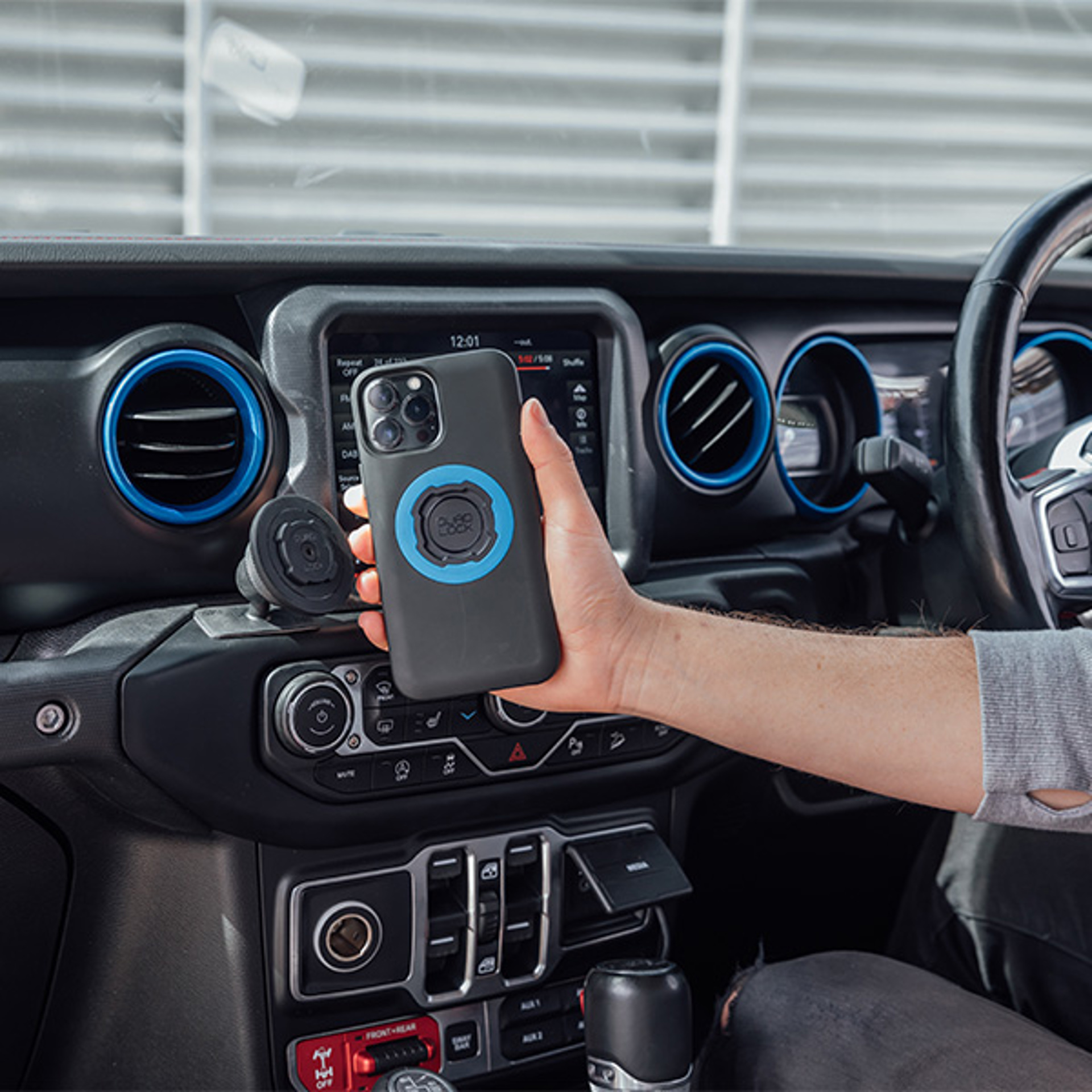 Drive ADHESIVEDASHMOUNT WCH GALMAGCASE BLUEMAGRING.jpg